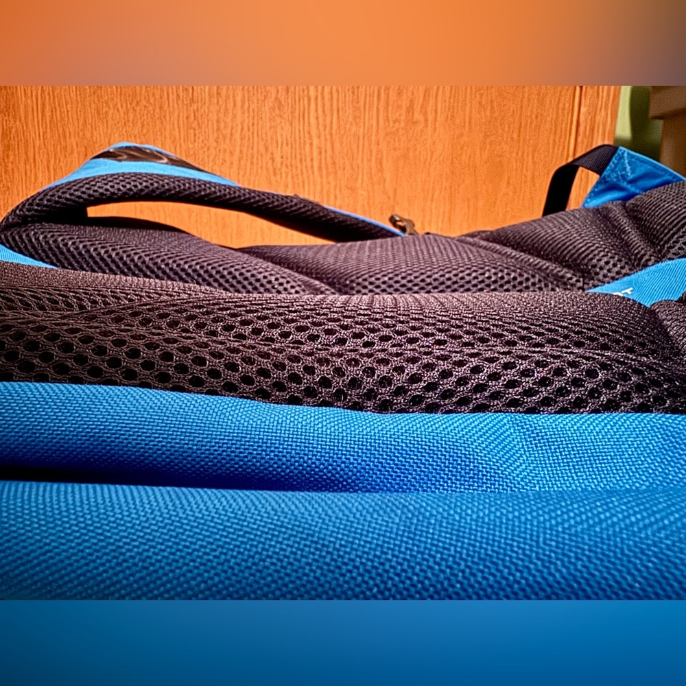 The North Face Vault Backpack Never Used - Picture 9 of 9
